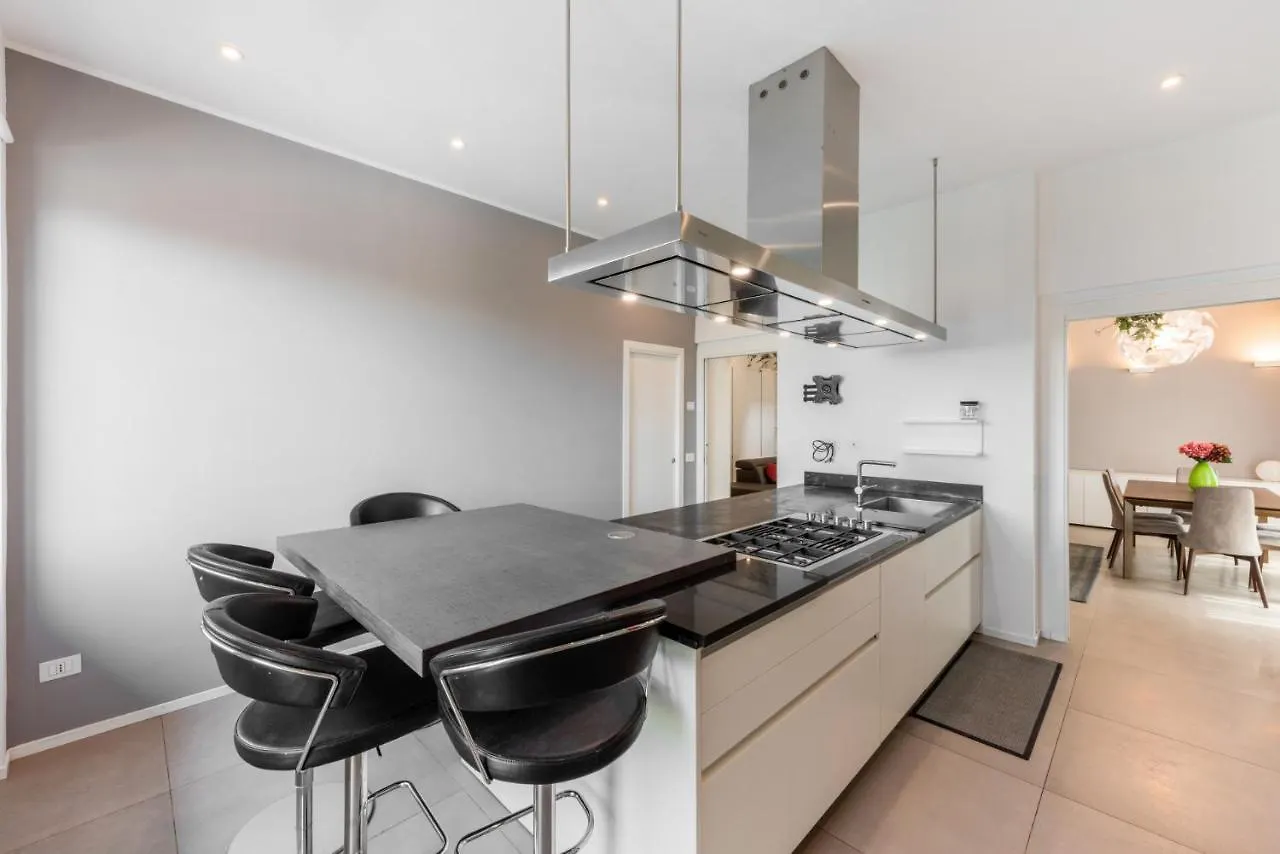 Easylife - Wonderful Penthouse With Terrace A Few Steps From The Duomo Apartment Milan